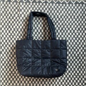 lululemon 12L quilted tote